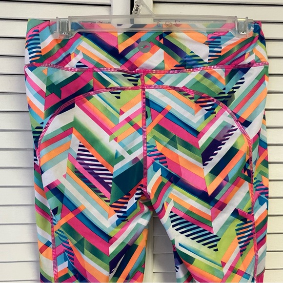 Women's Active AVIA Yoga Cropped Capri Gym Leggings Size S- Multicolor Abstract - Picture 6 of 6